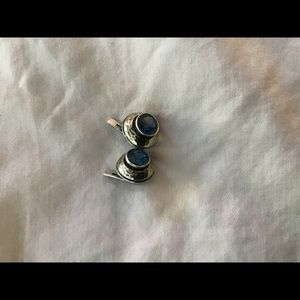 Sliver stone earrings